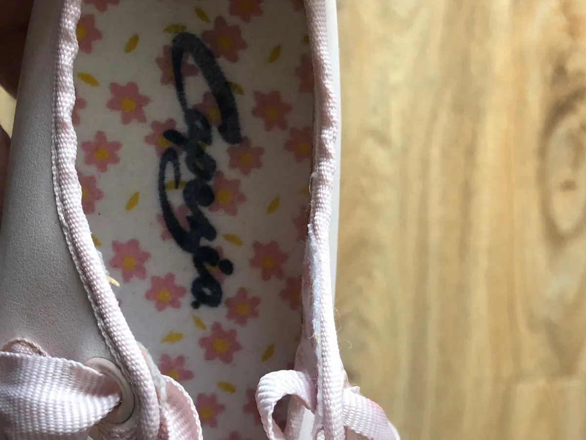Girls dance shoes - Image 3