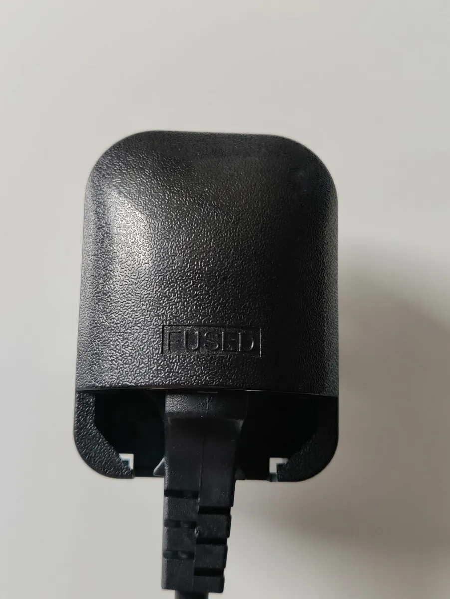🔌 EU to UK Plug Converter – Travel Adapter - Image 2