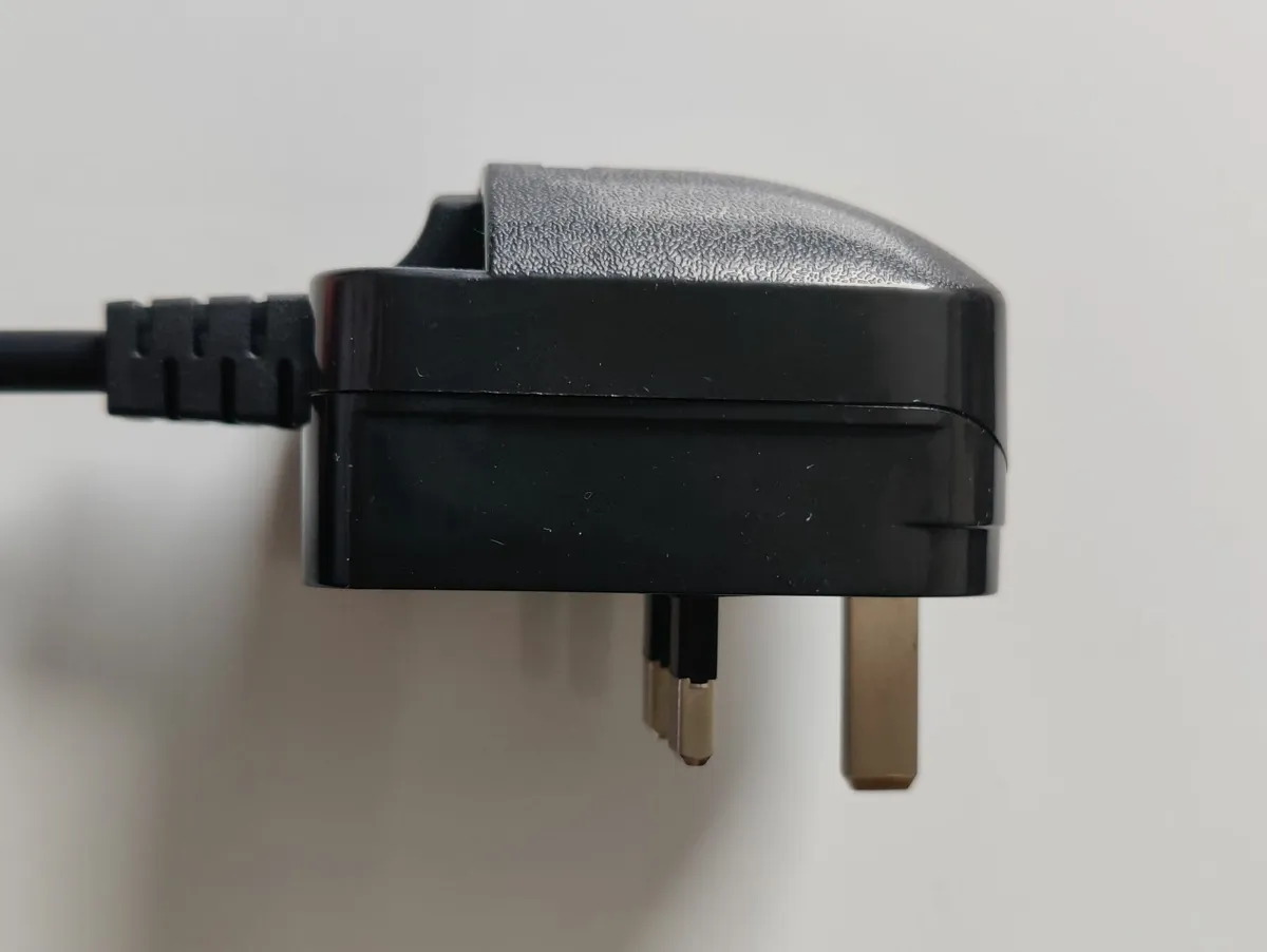 🔌 EU to UK Plug Converter – Travel Adapter - Image 3