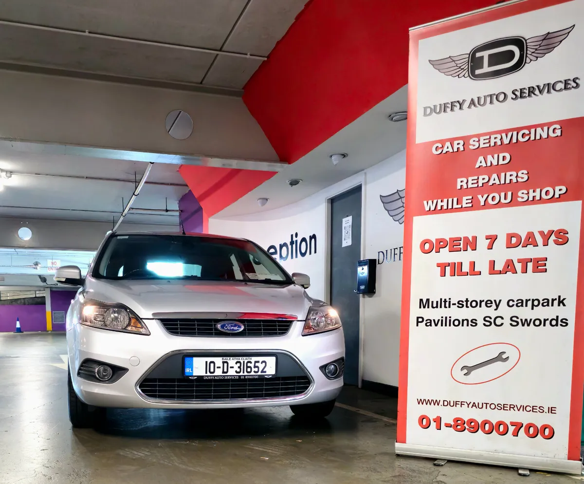 Ford Focus 2010. 1 Owner. Titanium spec - Image 3