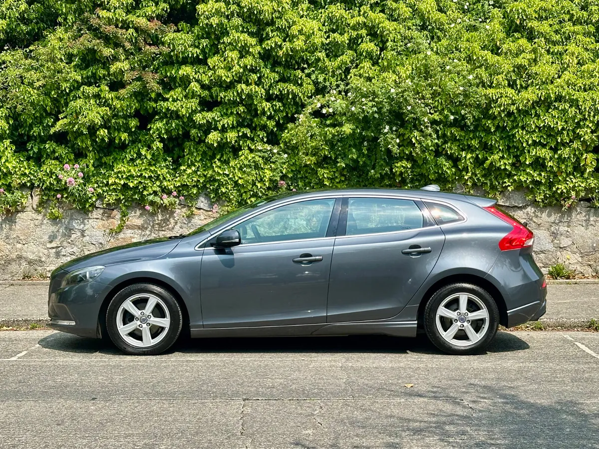 Volvo V40 2014 - Image 2