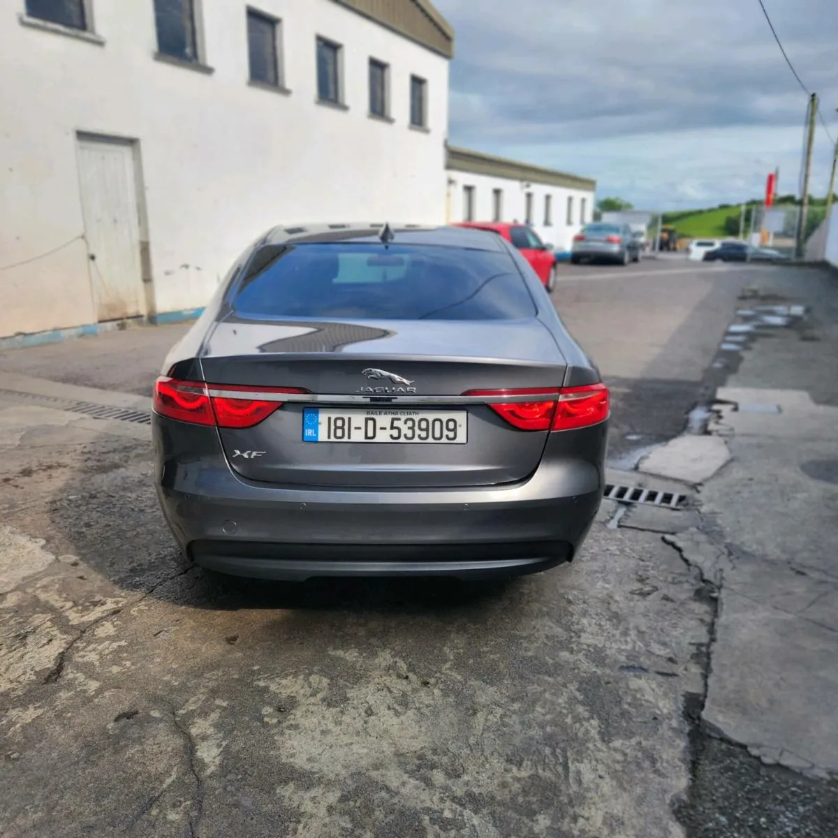 181 Jaguar xf 2.0diesel automatic low miles €11750 - Image 3