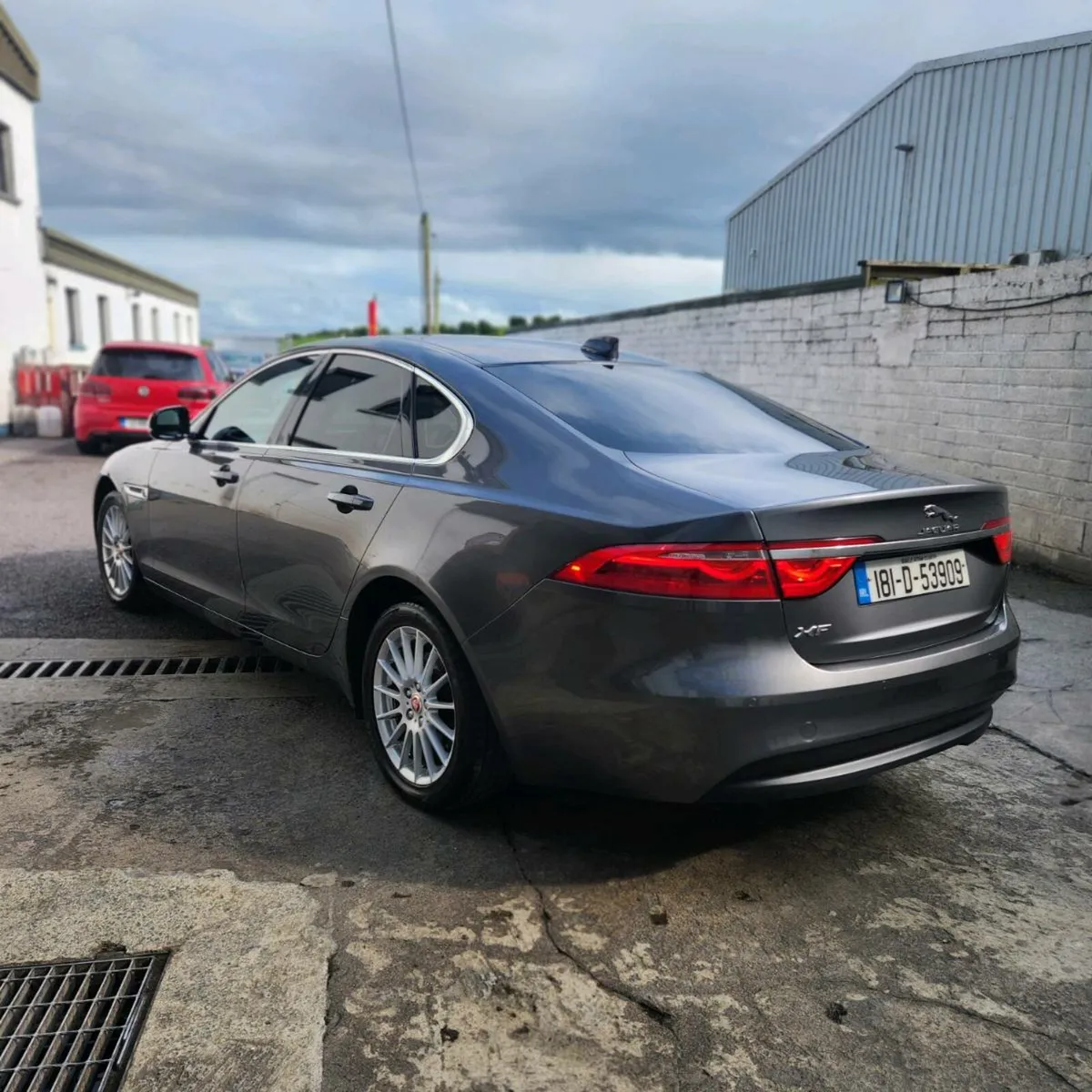 181 Jaguar xf 2.0diesel automatic low miles €11750 - Image 4