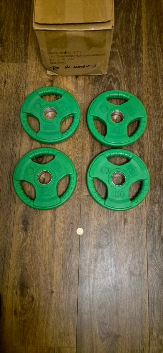 Brand new 4x5 kilo coloured tri grip Olympic weigh - Image 1