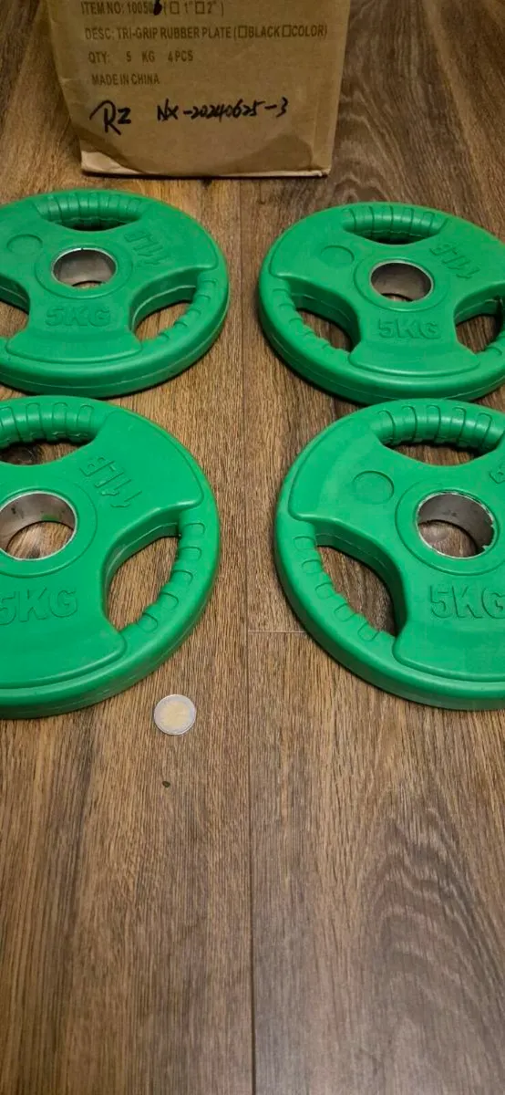 Brand new 4x5 kilo coloured tri grip Olympic weigh - Image 4