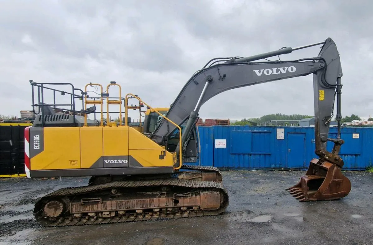 Volvo EC250EL - Image 1