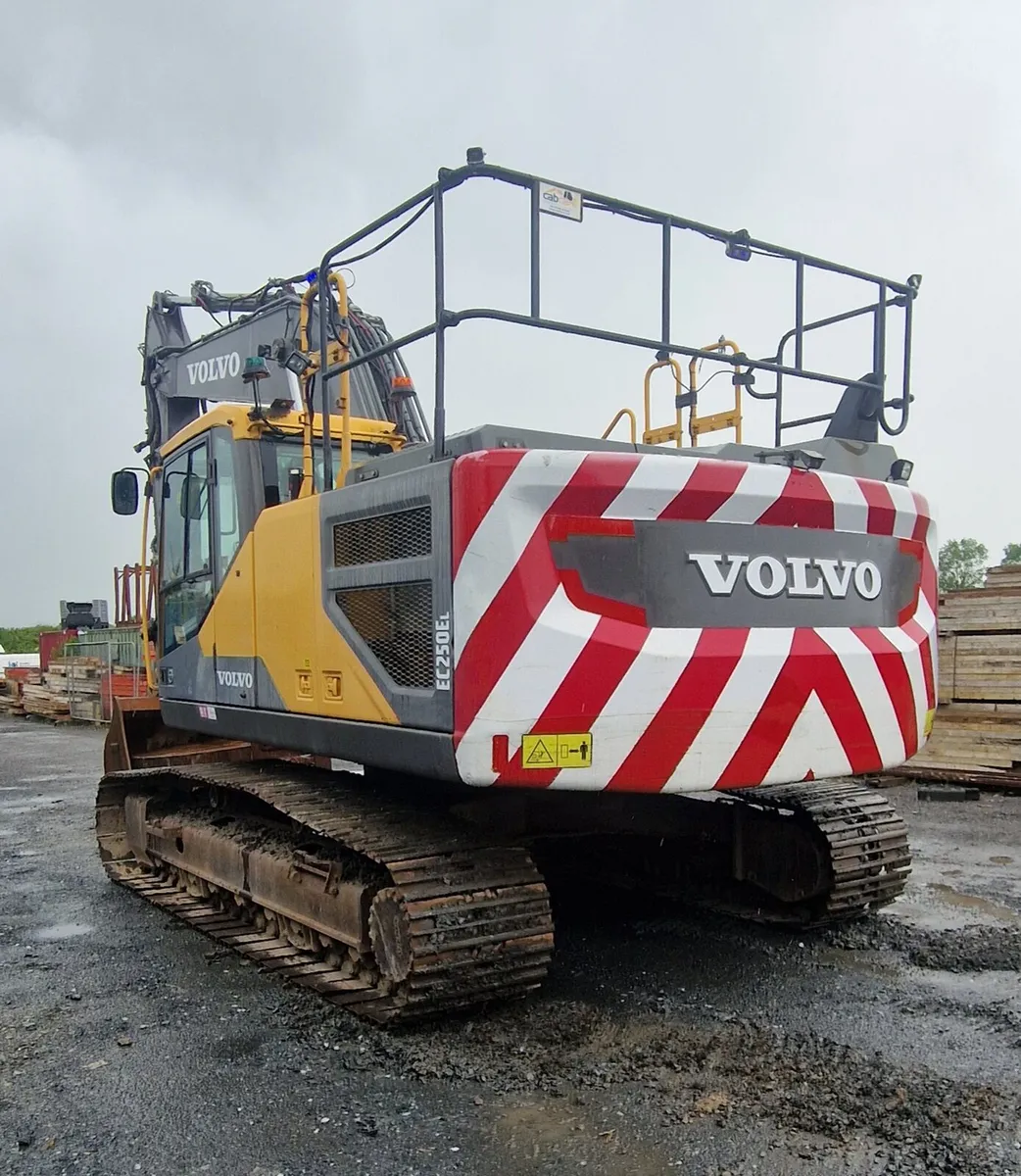 Volvo EC250EL - Image 3