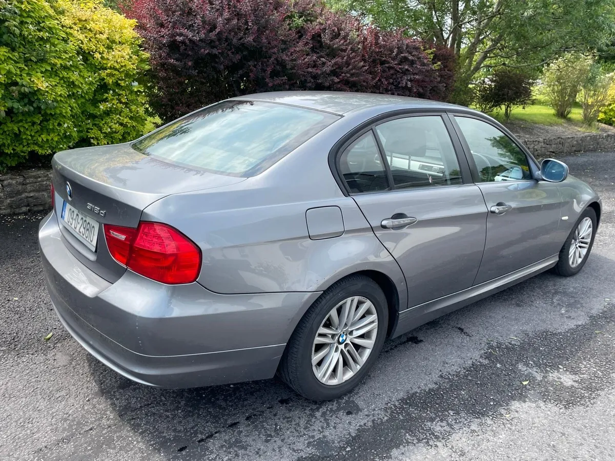 BMW 3-Series 2009 - Image 3