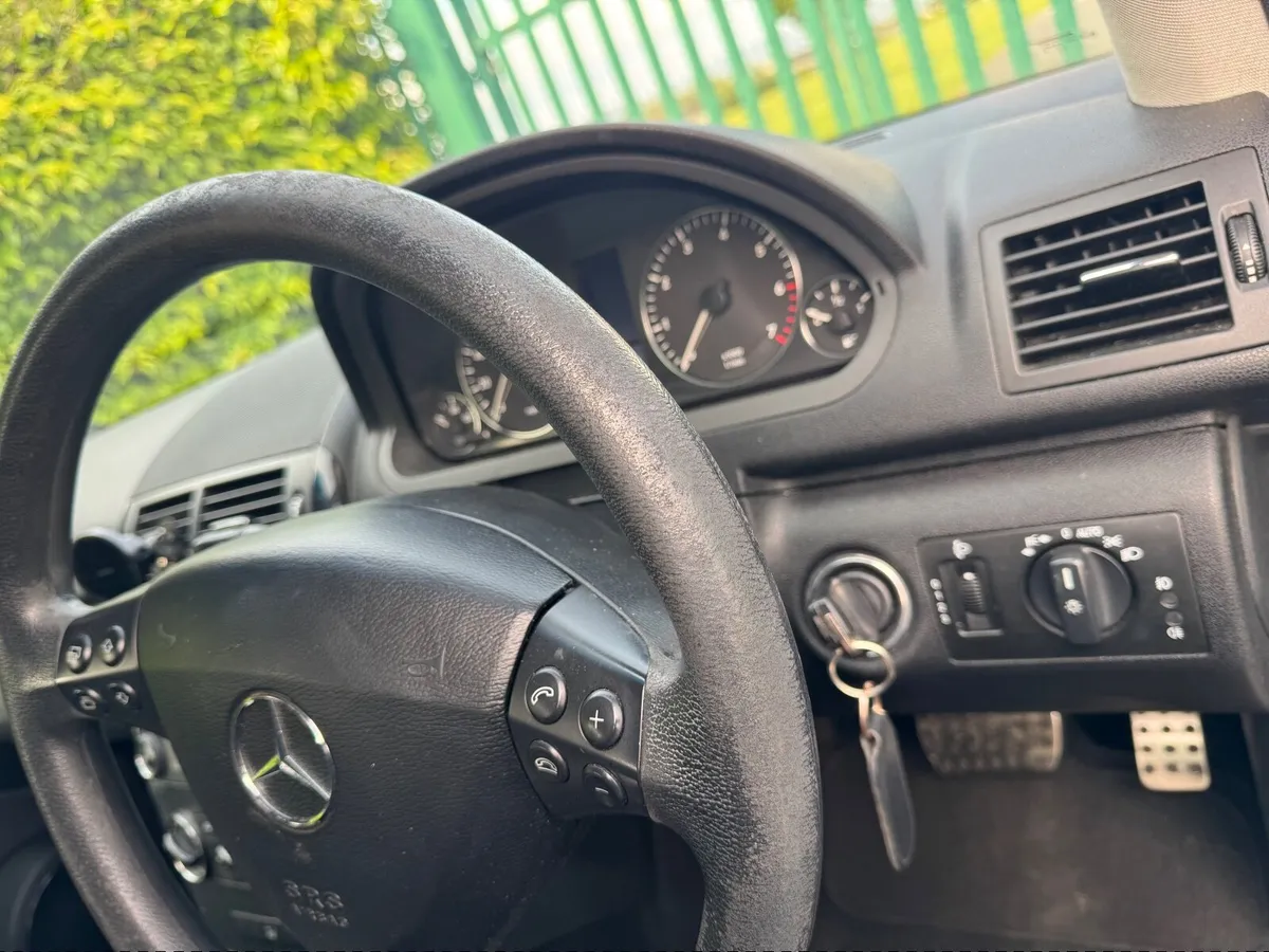 Mercedes-Benz A-Class 2009 - Image 3