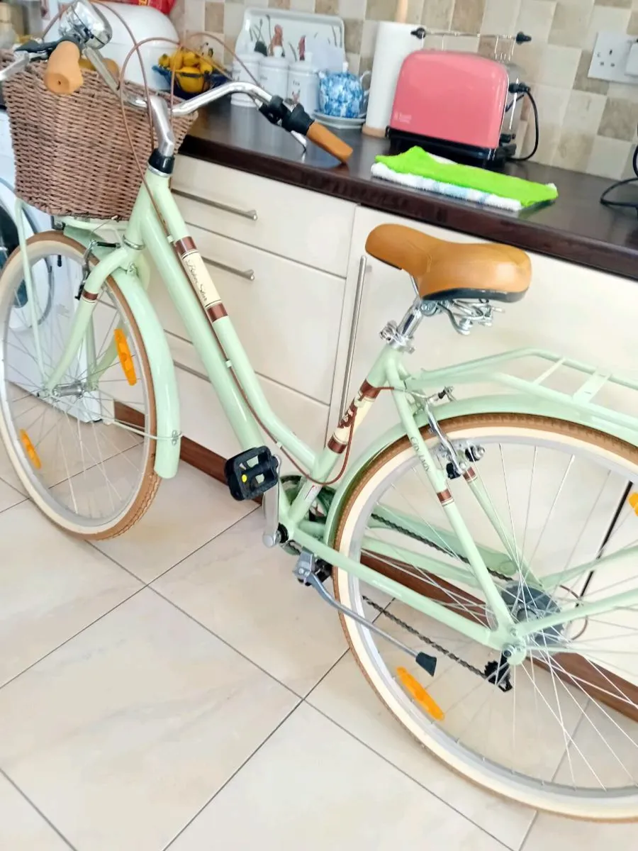 LADIES BICYCLE 28 INCH WHEELS NEW - Image 1