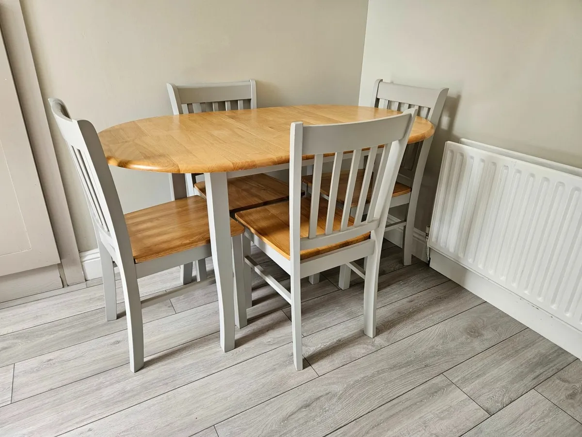 Kitchen table & chairs - Image 1