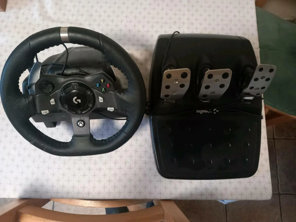 Logitech g29 steering wheel - Image 1