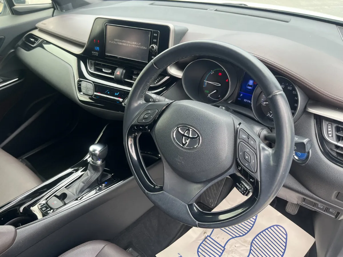 TOYOTA C-HR 2017, 1.8 HYBRID AUTO HIGH SPEC - Image 3