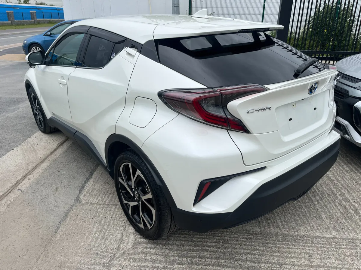 TOYOTA C-HR 2017, 1.8 HYBRID AUTO HIGH SPEC - Image 2