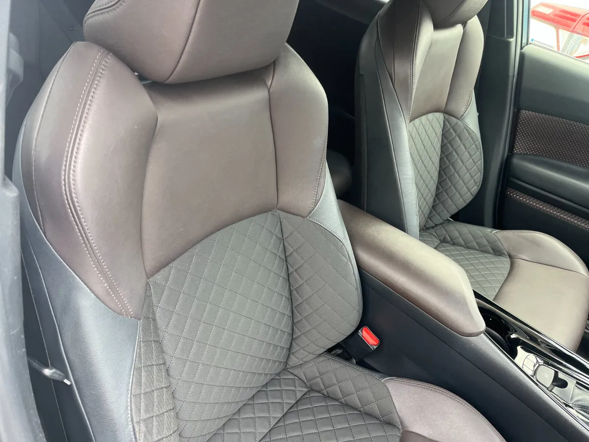 TOYOTA C-HR 2017, 1.8 HYBRID AUTO HIGH SPEC - Image 4