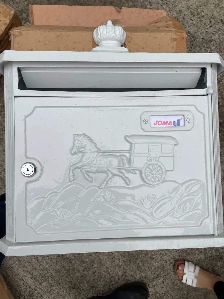 Post box - Image 1
