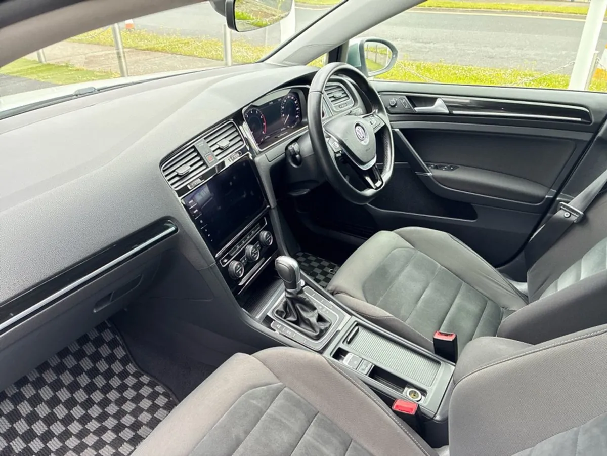 Volkswagen Golf 1.4 TSI Highline  virtual Cockpit - Image 3