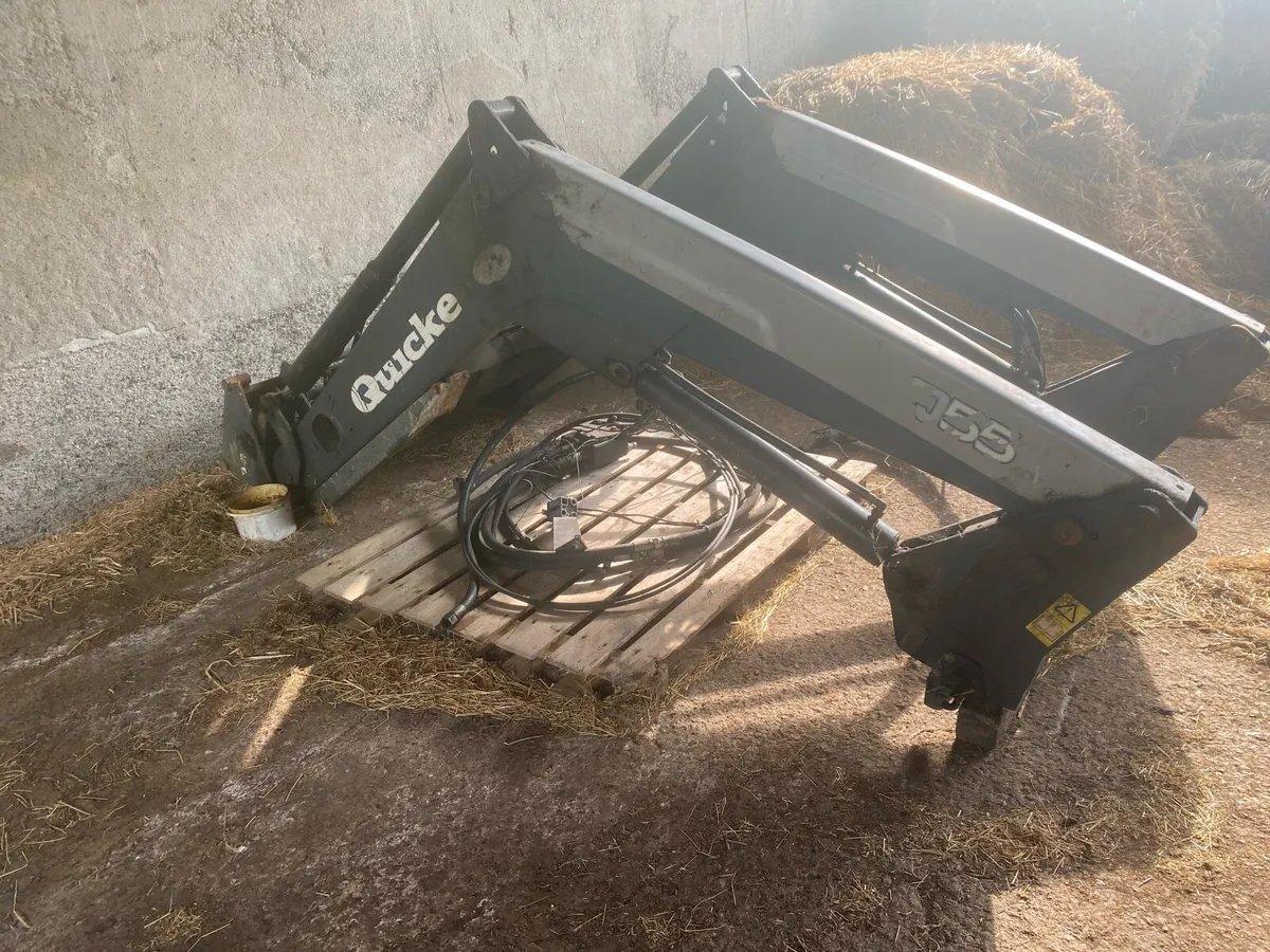 QUICKE LOADER AND BRACKETS - Image 1