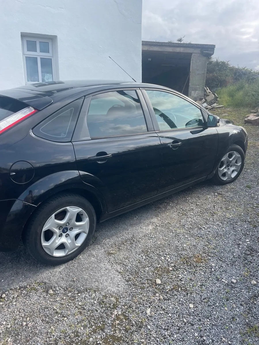 Ford Focus 2010 - Image 2