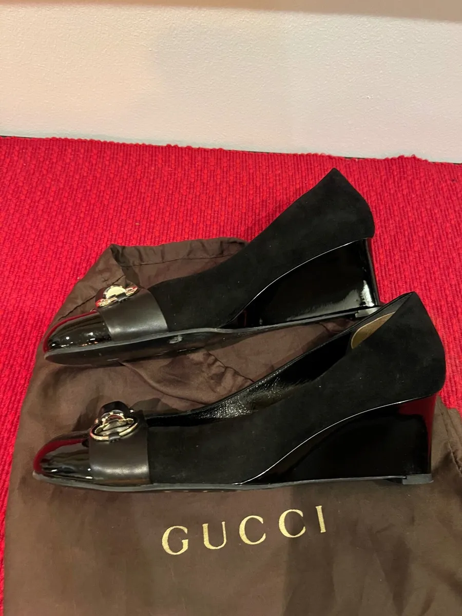 Gucci ladies black wedge court shoes - Image 2