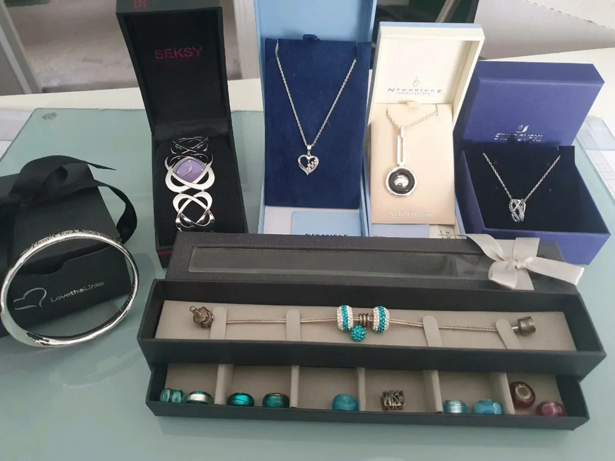 Jewellery - Image 1