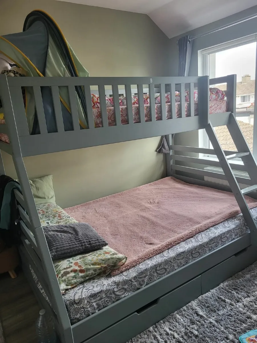 Bunk bed - Image 1