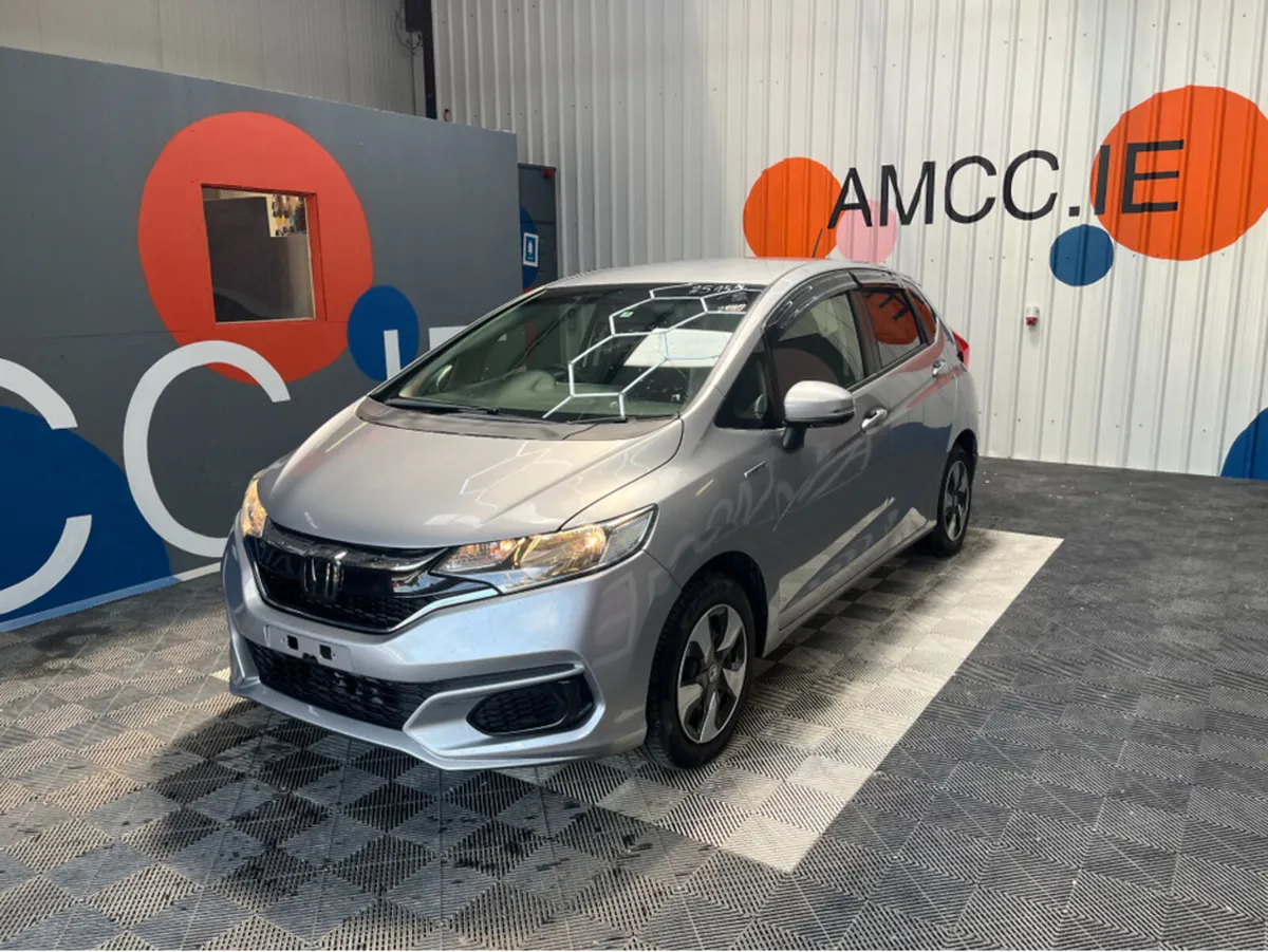 Honda Fit 1.5 HYBRID / 51k KMs /  ADAPTIVE CRUISE - Image 3