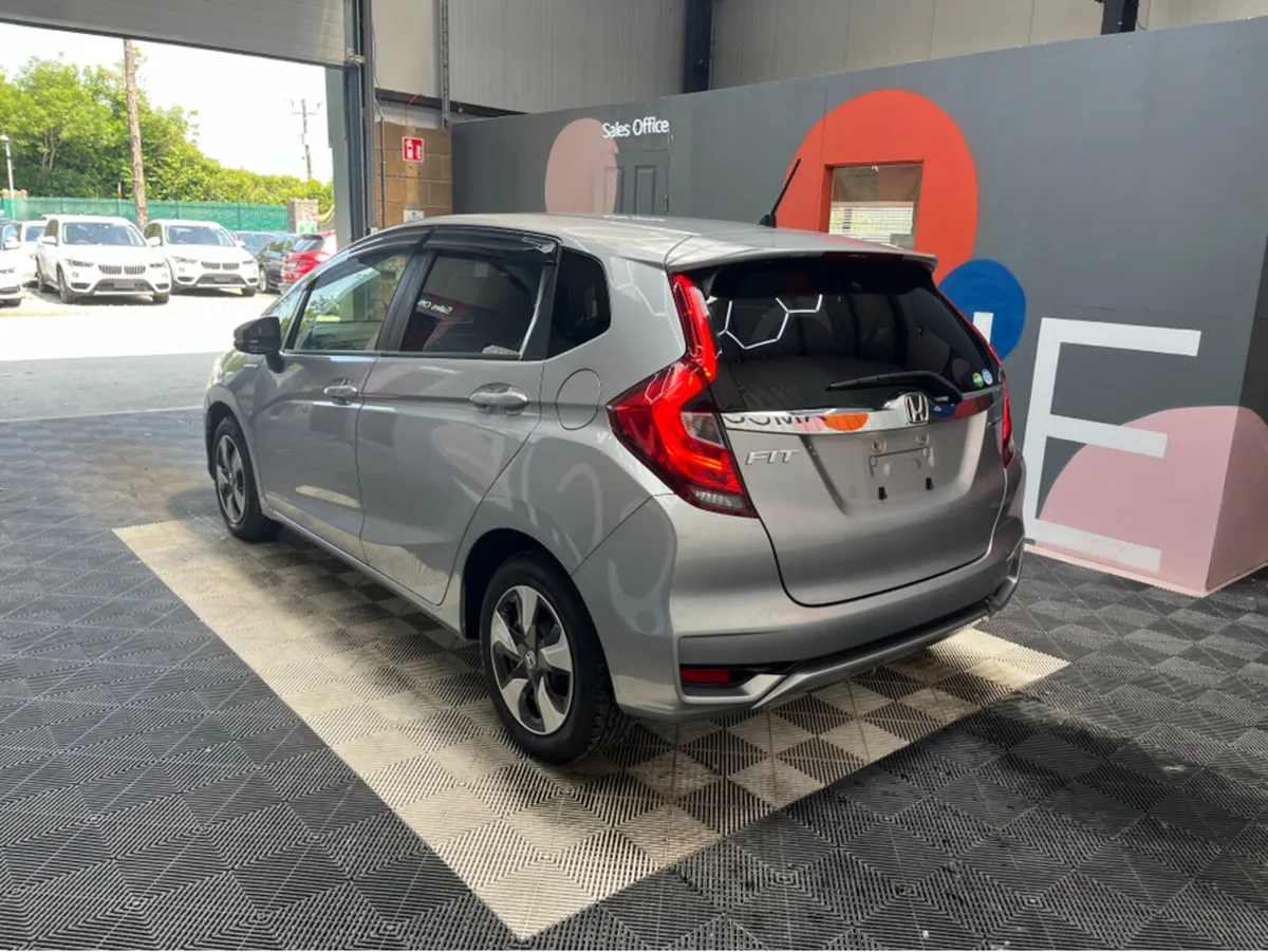 Honda Fit 1.5 HYBRID / 51k KMs /  ADAPTIVE CRUISE - Image 4