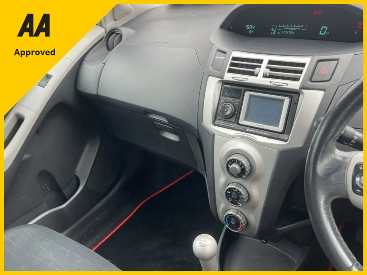 Toyota Yaris 1.3 SR 3DR - Image 3