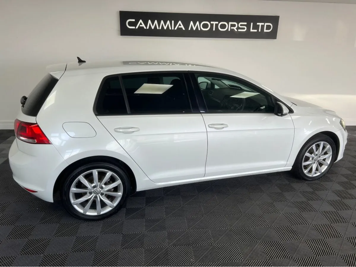 Volkswagen Golf  volkswagen Golf   pearl White - Image 3