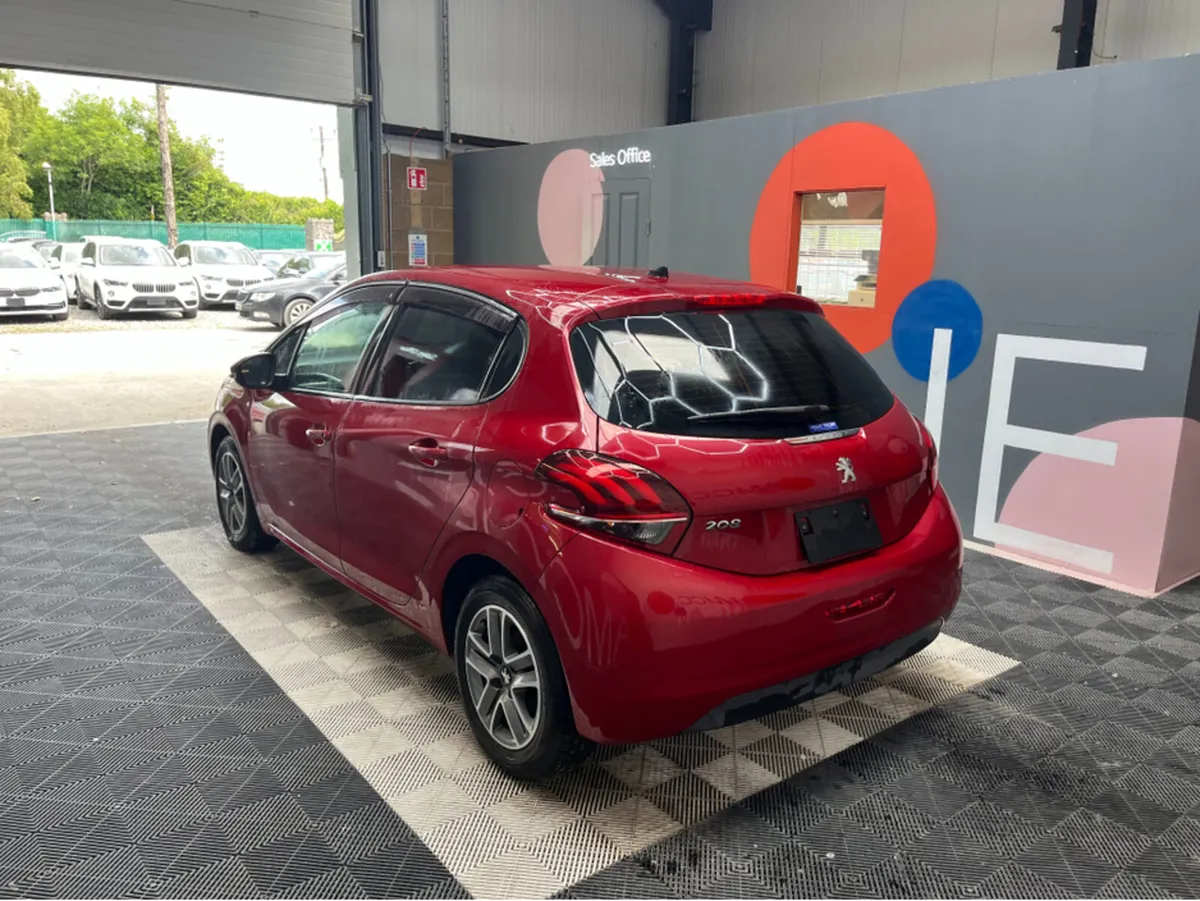 Peugeot 208 1.2 PETROL / 93k KMs / ADAPTIVE CRUISE - Image 4