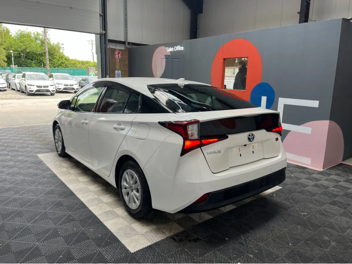 Toyota Prius 1.8 HYBRID / 75k KMs /  ADAPTIVE CRUI - Image 4