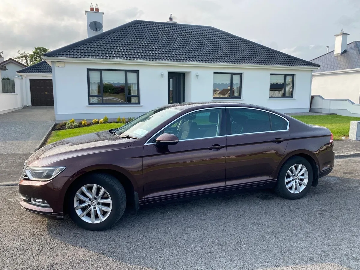 Volkswagen Passat 2016 - Image 2