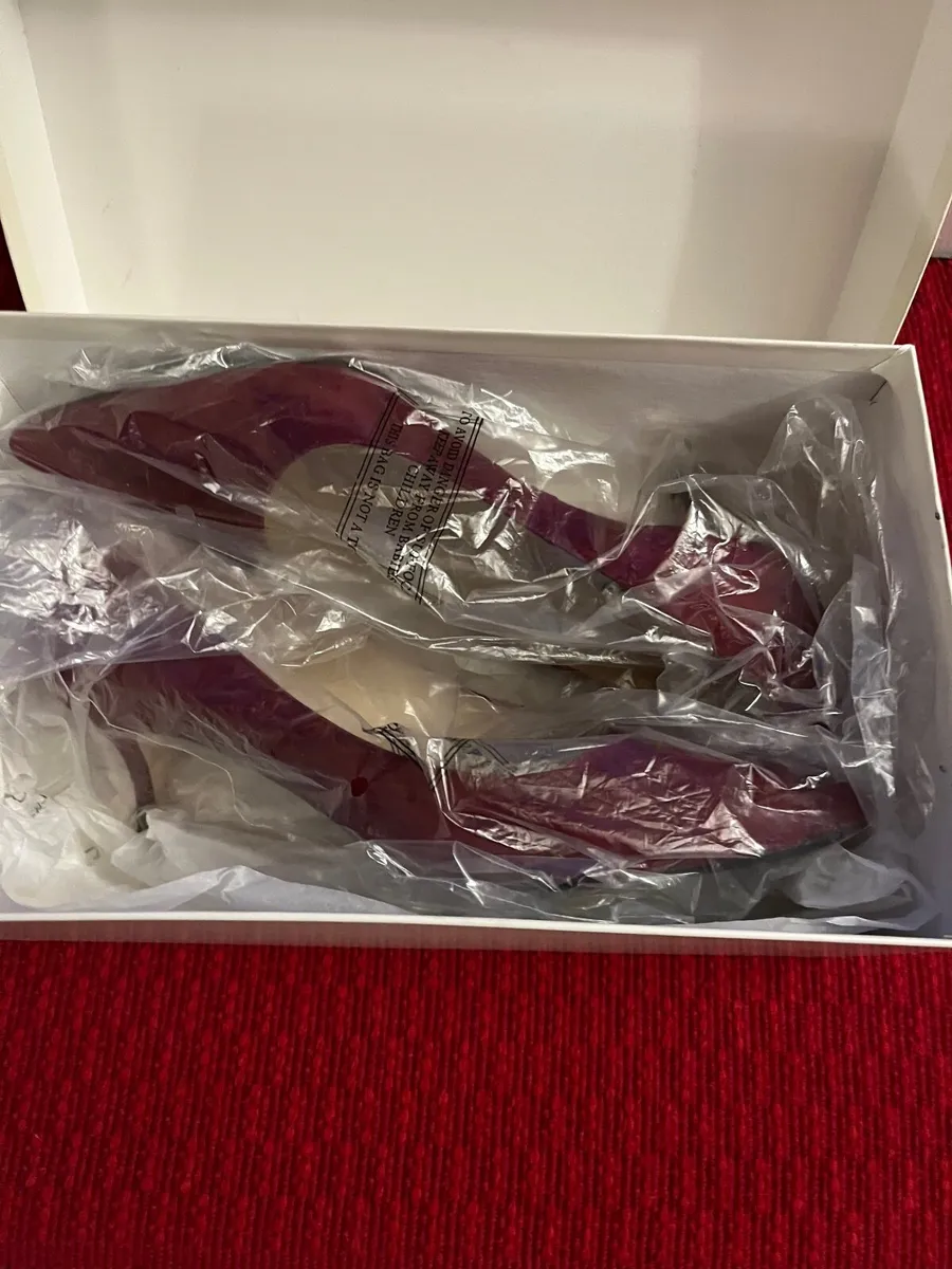 LK Bennett Red stiletto heel shoes & matching bag - Image 3