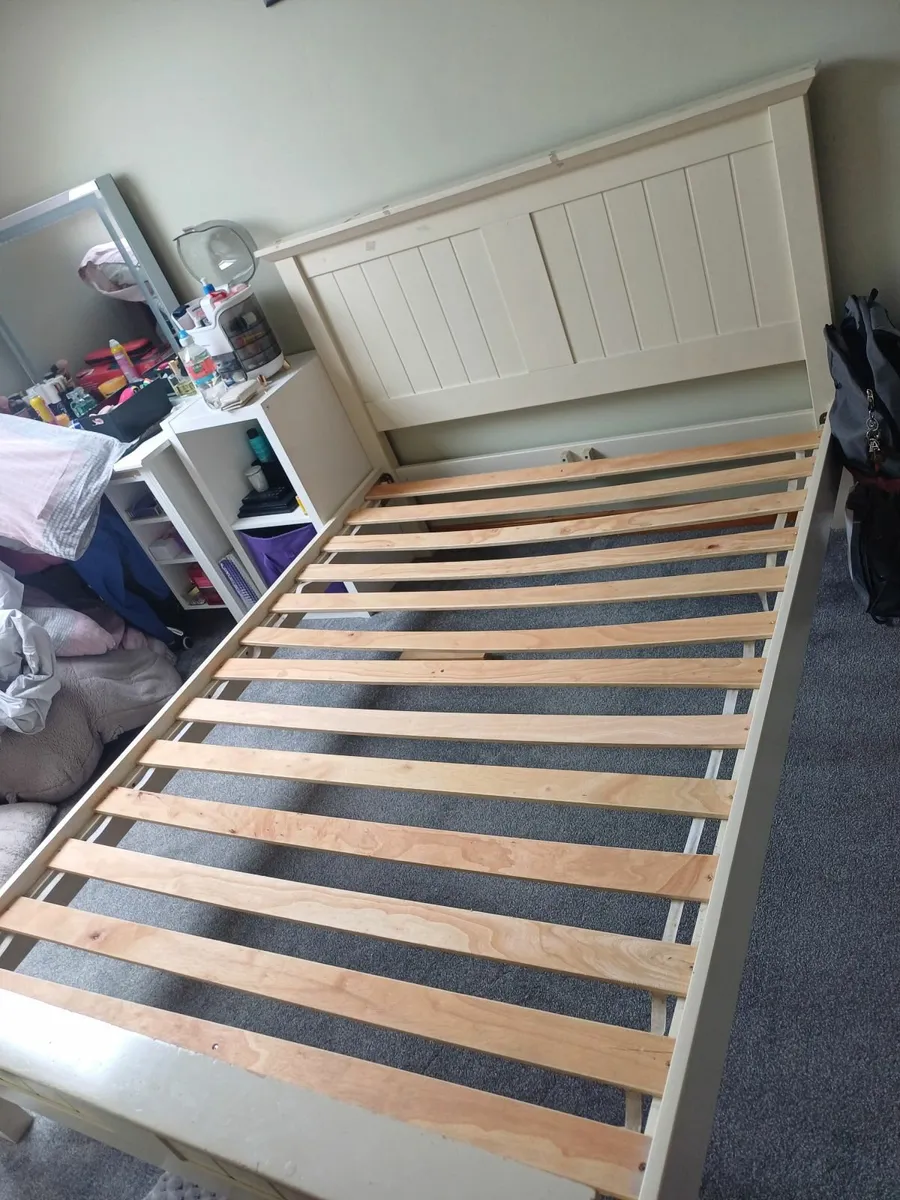 Bed - Image 1