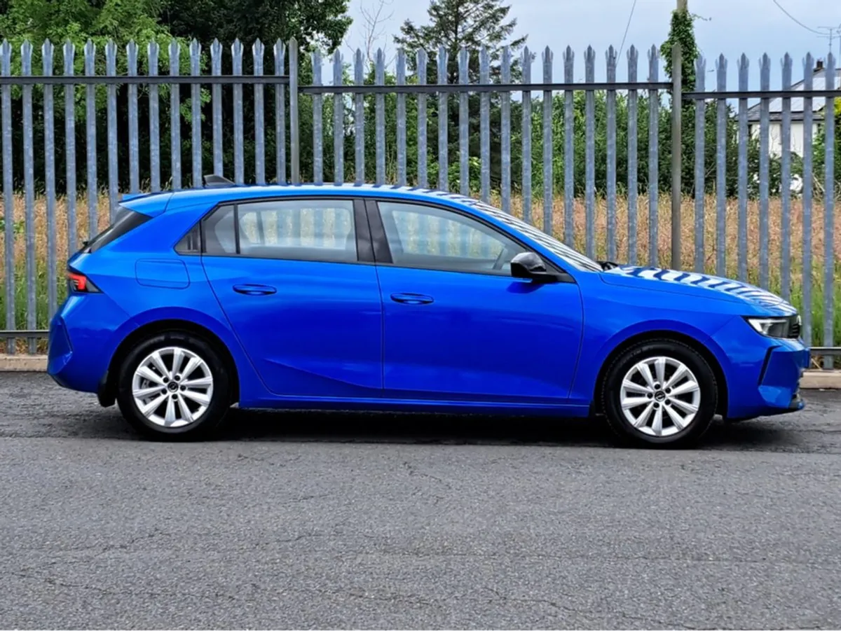 Opel Astra SC 1.2turbo 110BHP  only 700KM - Image 3