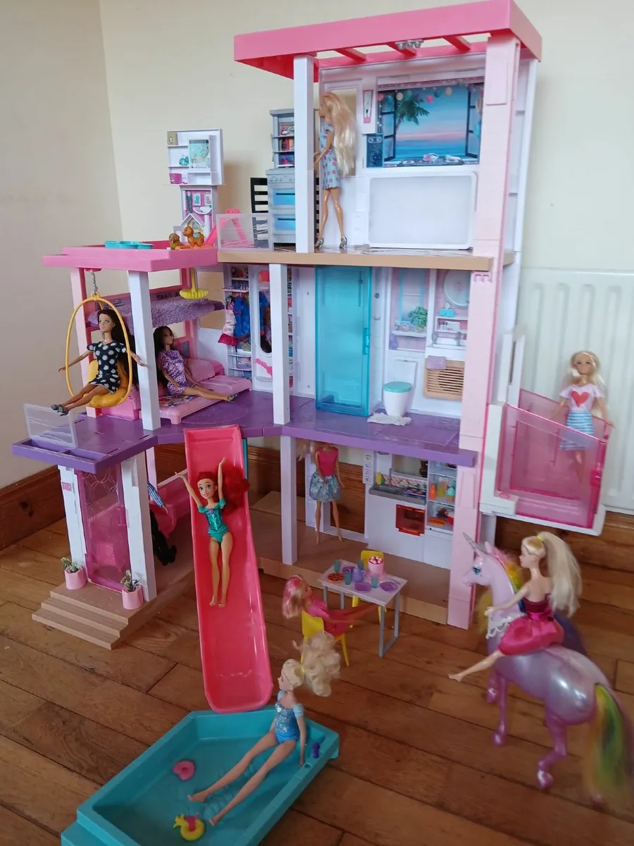 Barbie dream house, night and day. - Image 1