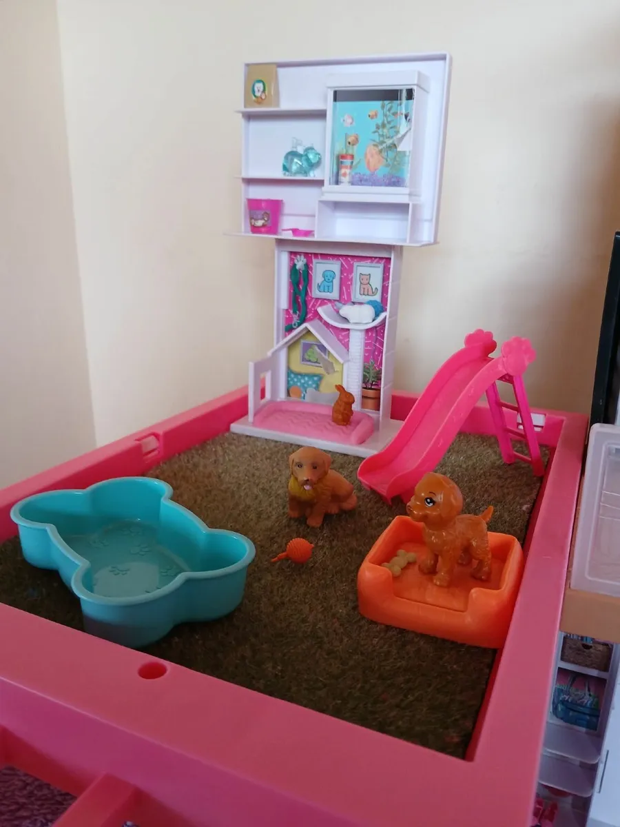 Barbie dream house, night and day. - Image 4