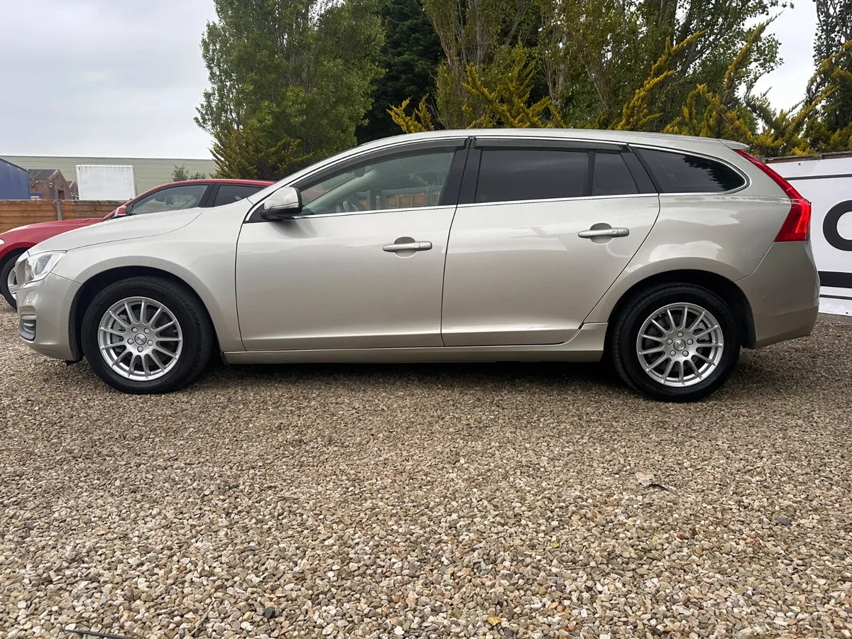 Volvo v60 auto estate 2.0 D4 - Image 4