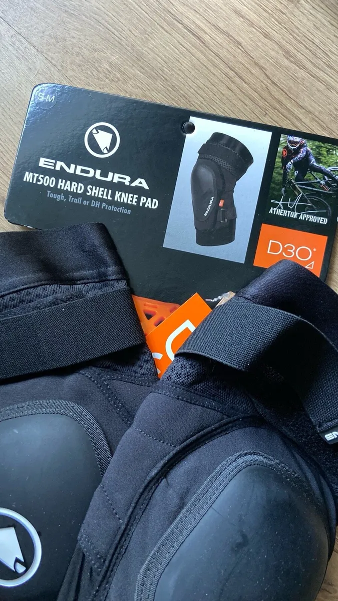 Endura Hard Shell Knee Pads MT500 P30 - Image 1
