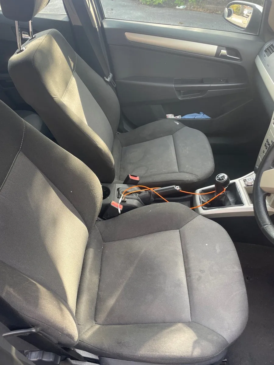Car - Image 2