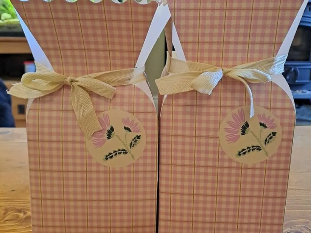 2 Flower vases free - Image 1