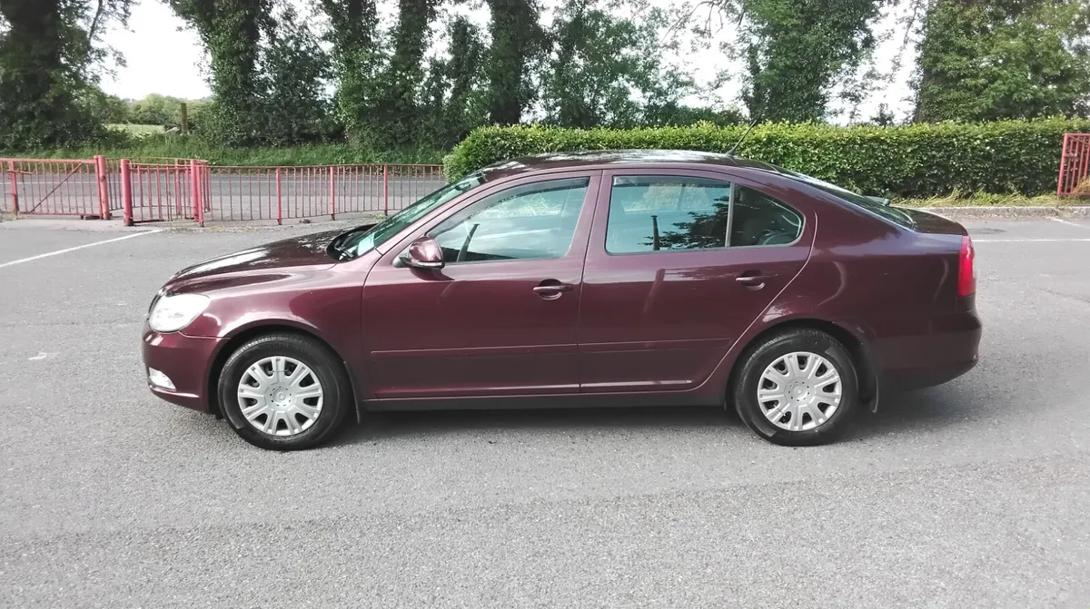 SKODA OCTAVIA 1.6 TDI AMBITION - Image 3