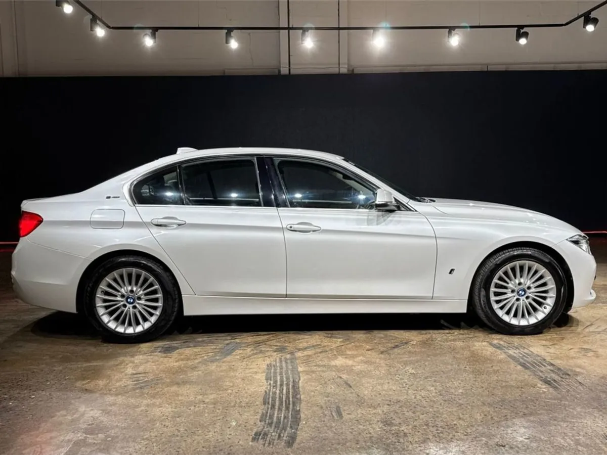 BMW 3 Series 330e Luxury Iperformance - Full Blac - Image 2