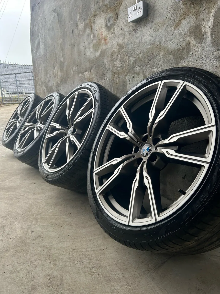 22” GENUINE BMW X5 ALLOY WHEELS & TYRES - Image 1