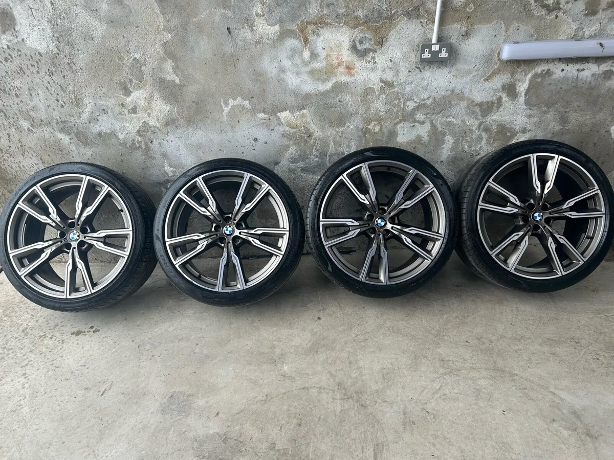 22” GENUINE BMW X5 ALLOY WHEELS & TYRES - Image 2