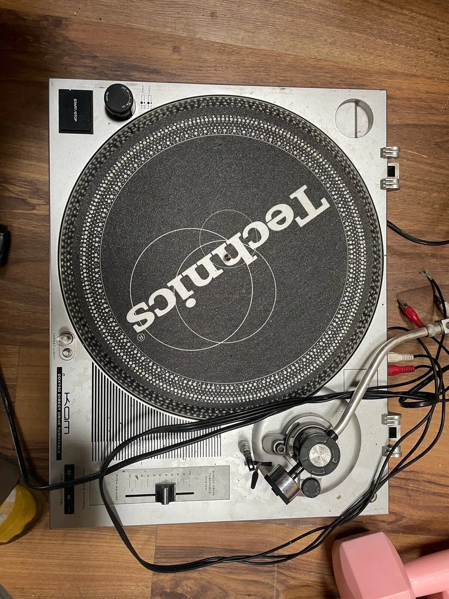 Kam Turntables - Image 1