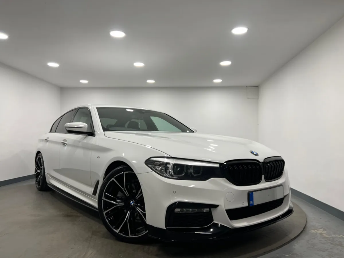 2017 BMW 5-Series 520D M SPORT - Image 3