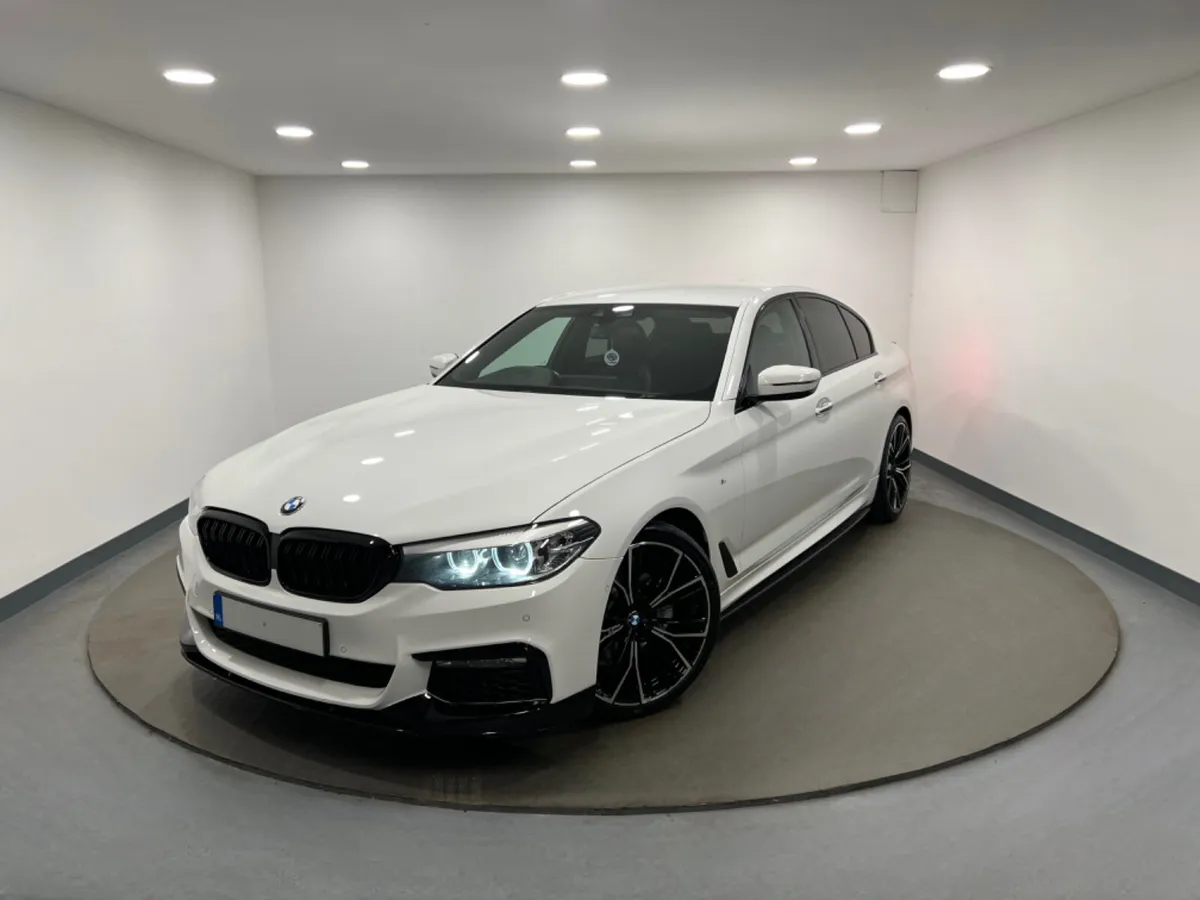 2017 BMW 5-Series 520D M SPORT - Image 2