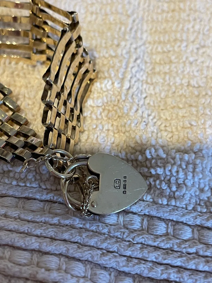 Vintage 9ct gold bar gate bracelet - Image 1